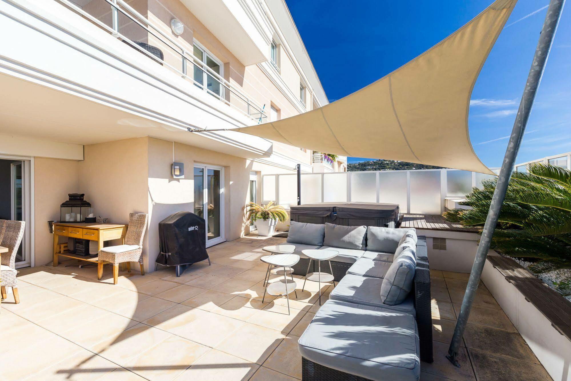 Appartement Superb Penthouse In Centre Of Stunning Views Air-conditioning Internet Near The Palais 532 Cannes