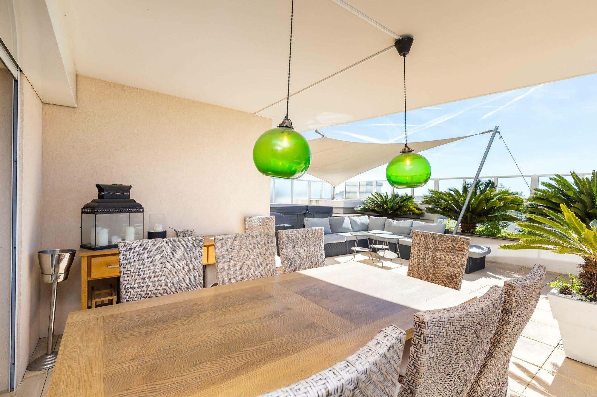 Superb Penthouse In Centre Of Stunning Views Air-conditioning Internet Near The Palais 532 Appartement